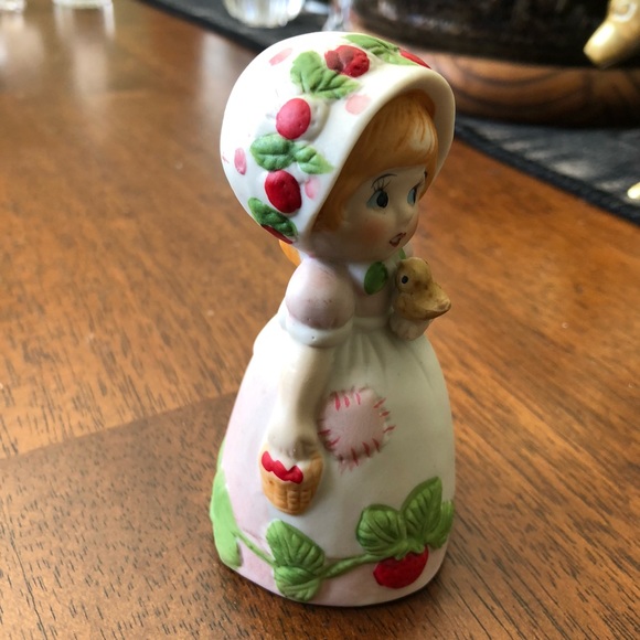 Vintage Jansco strawberry patches girl bell with bird and bunny - Picture 3 of 10